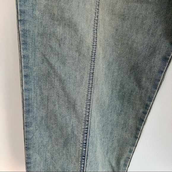 DKNY Light Wash High Rise Front Seam Split Hem Straight Leg Denim Size 14W NWT - Picture 7 of 10